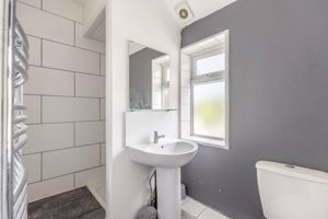 Ensuite shower room- click for photo gallery